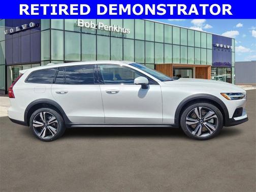 2025 Volvo V60 Cross Country B5 Plus
