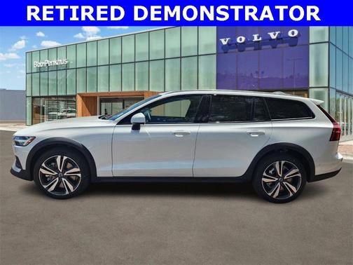 2025 Volvo V60 Cross Country B5 Plus