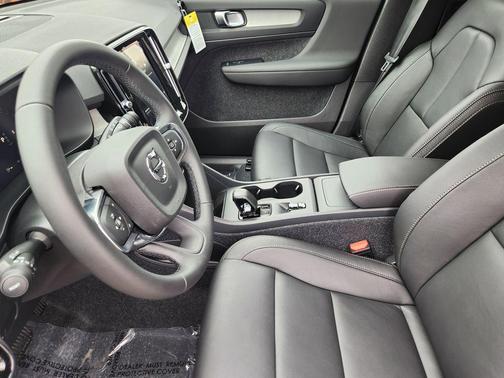 Crystal White 2026 Volvo XC40 Core, B5 AWD Gas (mild hybrid), Dark