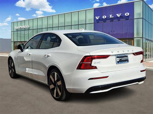 2024 Volvo S60 Recharge Plug-In Hybrid T8 Ultimate Dark Theme