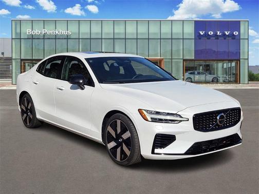 2024 Volvo S60 Recharge Plug-In Hybrid T8 Ultimate Dark Theme