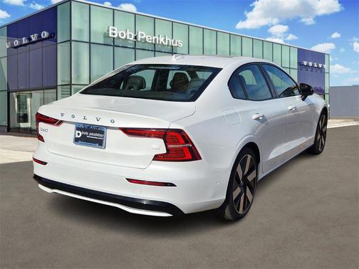 2024 Volvo S60 Recharge Plug-In Hybrid T8 Ultimate Dark Theme