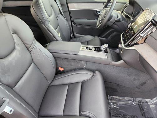 2026 Volvo XC90 Ultra, B6 AWD Gas (mild hybrid), Gasoline, Bright, 6 Seats