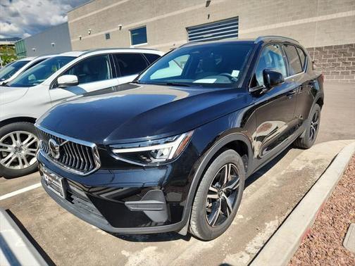 2025 Volvo XC40 B5 Core Bright Theme