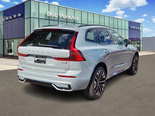 2026 Volvo XC60 B5 Ultra