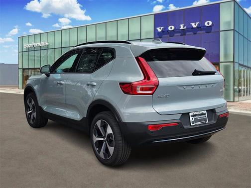 2026 Volvo XC40 B5 Plus