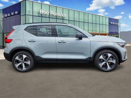 2026 Volvo XC40 B5 Plus