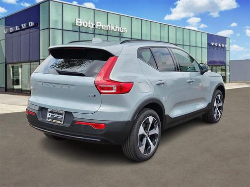 2026 Volvo XC40 B5 Plus
