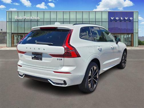 2026 Volvo XC60 B5 Plus