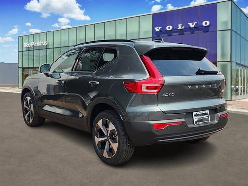 2026 Volvo XC40 B5 Plus