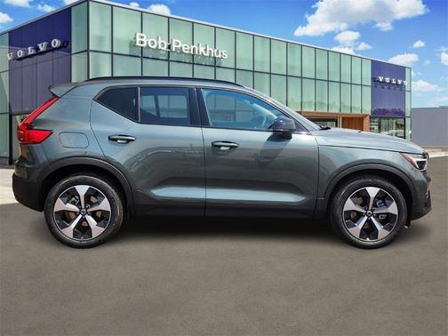 2026 Volvo XC40 B5 Plus