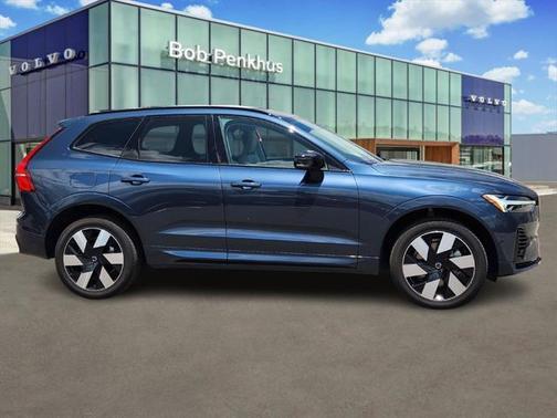 2025 Volvo XC60 Plug-In Hybrid T8 Plus