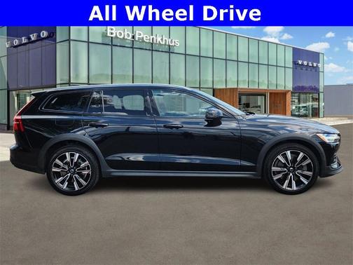 2022 Volvo V60 Cross Country T5