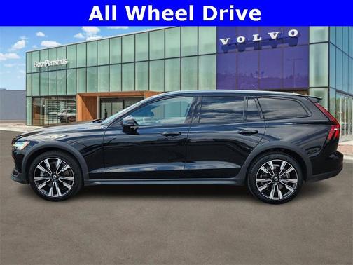 2022 Volvo V60 Cross Country T5