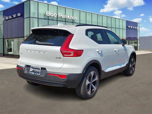 2026 Volvo XC40 B5 Plus