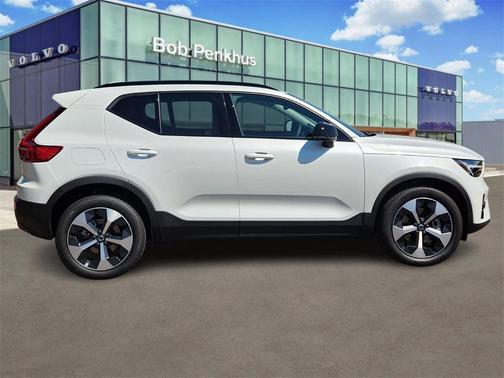 2026 Volvo XC40 B5 Plus