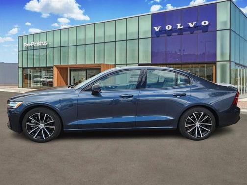 2024 Volvo S60 Recharge Plug-In Hybrid T8 Plus Dark Theme
