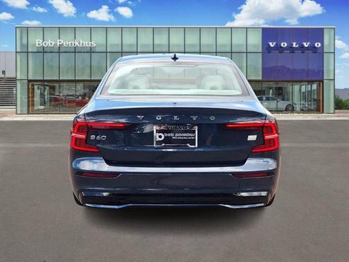 2024 Volvo S60 Recharge Plug-In Hybrid T8 Plus Dark Theme
