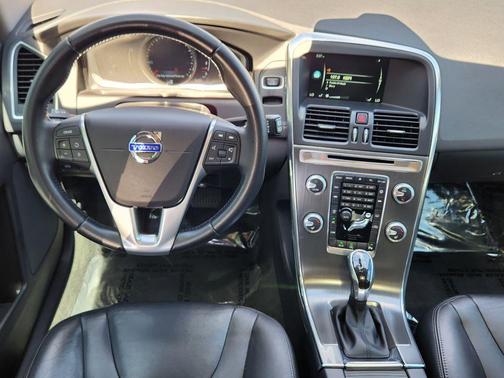 Ice White 2016 Volvo XC60 T6 Drive-E
