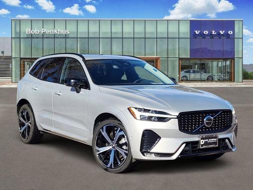 2023 Volvo XC60 B6 Ultimate Dark Theme