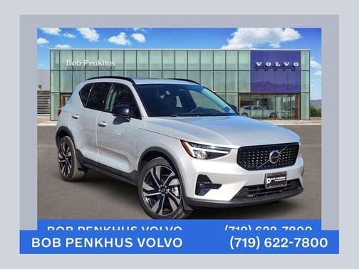 2023 Volvo XC40 B5 Plus Dark Theme