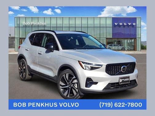 2023 Volvo XC40 B5 Plus Dark Theme
