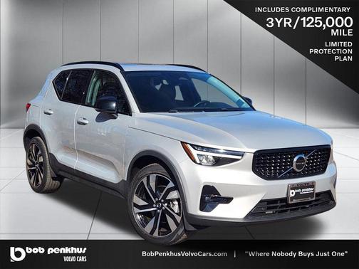 2023 Volvo XC40 B5 Plus Dark Theme