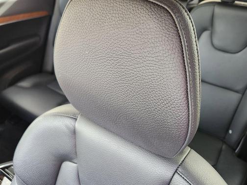 2023 Volvo XC90 B6 Core