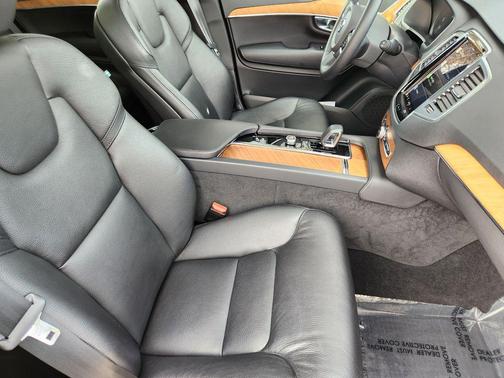 2023 Volvo XC90 B6 Core