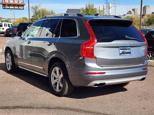 2016 Volvo XC90 Hybrid T8 Momentum