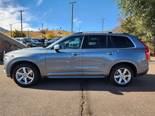 2016 Volvo XC90 Hybrid T8 Momentum