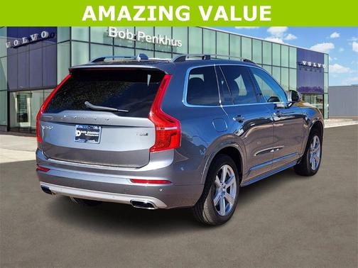 2016 Volvo XC90 Hybrid T8 Momentum