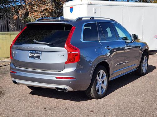2016 Volvo XC90 Hybrid T8 Momentum
