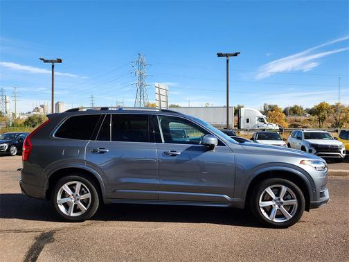 2016 Volvo XC90 Hybrid T8 Momentum