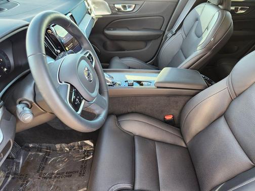 2025 Volvo V60 Cross Country Ultra, B5 AWD Gas (mild hybrid)