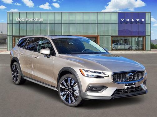 2025 Volvo V60 Cross Country Ultra, B5 AWD Gas (mild hybrid)