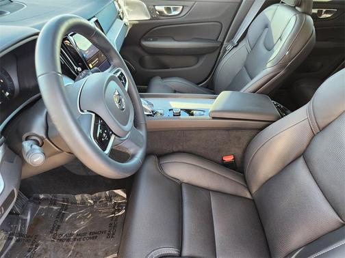 2025 Volvo V60 Cross Country Ultra, B5 AWD Gas (mild hybrid)