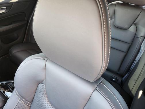 2025 Volvo V60 Cross Country Ultra, B5 AWD Gas (mild hybrid)