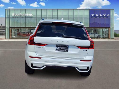 2026 Volvo XC60 B5 Plus