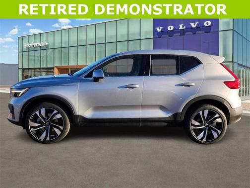 2025 Volvo XC40 B5 Plus Bright Theme