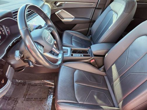 2024 Audi Q3 Premium 45 TFSI S line quattro Tiptronic