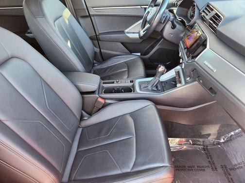 2024 Audi Q3 Premium 45 TFSI S line quattro Tiptronic