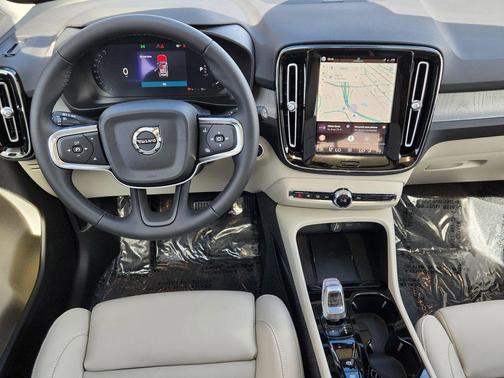 Forest Lake 2026 Volvo XC40 Ultra, B5 AWD Gas (mild hybrid), Dark