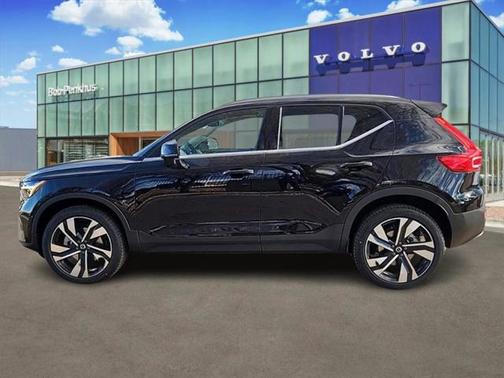 2024 Volvo XC40 B5 Ultimate Bright Theme