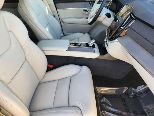 2026 Volvo XC90 Ultra, B6 AWD Gas (mild hybrid), Gasoline, Bright, 7 Seats