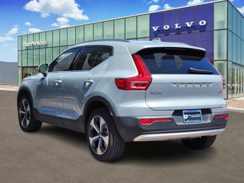 2025 Volvo XC40 B5 Plus Bright Theme