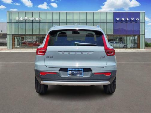 2025 Volvo XC40 B5 Plus Bright Theme