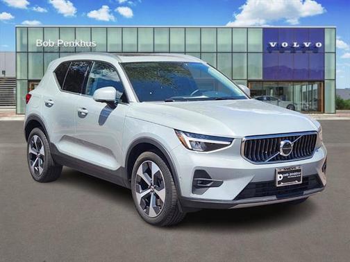 2025 Volvo XC40 B5 Plus Bright Theme