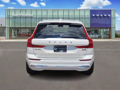 2023 Volvo XC60 B5 Ultimate Bright Theme