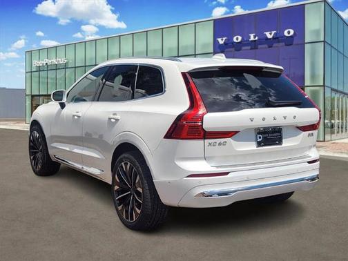 2023 Volvo XC60 B5 Ultimate Bright Theme